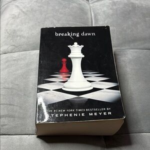 Breaking Dawn Book by Stephenie Meyer